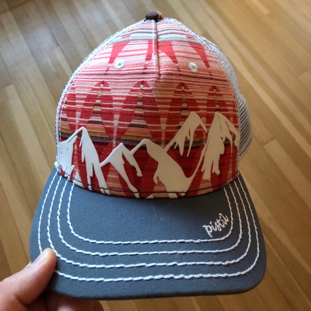 Pistil hat! In good used condition.